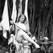 Nude