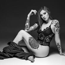  Nude