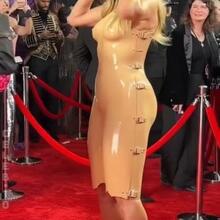  Nude