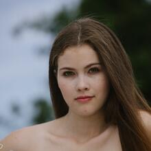  Nude