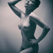 Nude