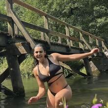  Nude
