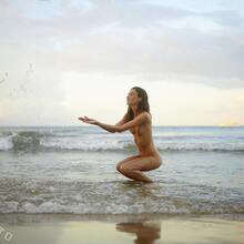  Nude