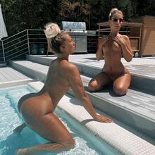  Nude