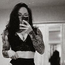  Nude
