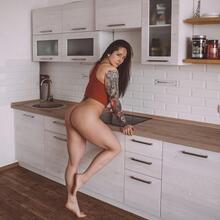  Nude