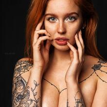  Nude