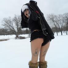  Nude