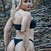  Nude