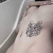  Nude