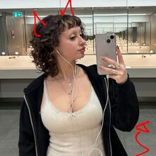  Nude