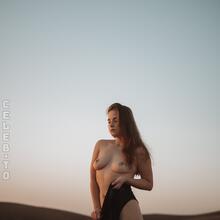  Nude