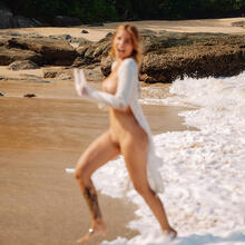  Nude