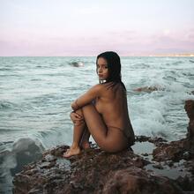  Nude