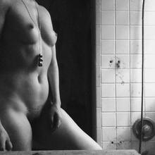  Nude