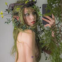  Nude