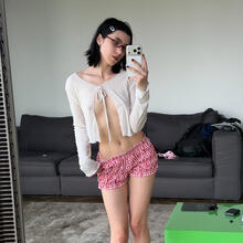  Nude