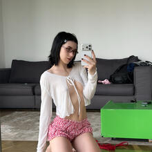  Nude