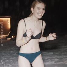 Nude