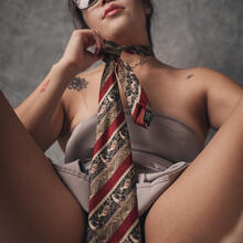  Nude