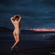  Nude