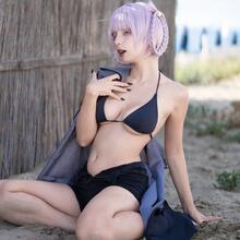  Nude
