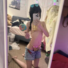  Nude