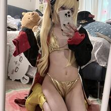 Nude