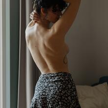  Nude
