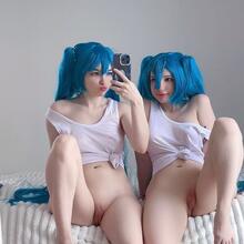  Nude