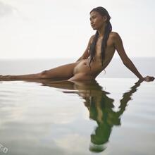  Nude
