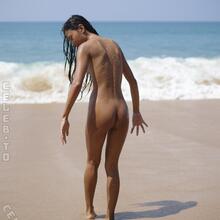  Nude