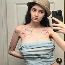  Nude
