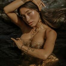  Nude