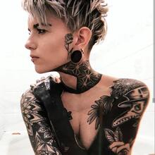  Nude