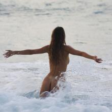  Nude