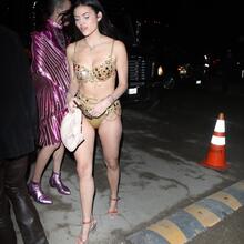  Nude