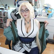  Nude