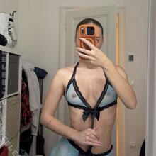 Nude