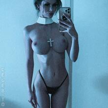  Nude