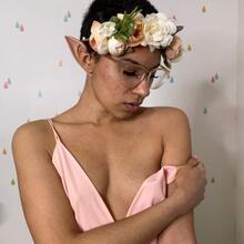  Nude