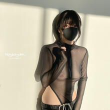  Nude