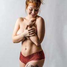 Nude