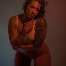  Nude