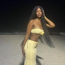  Nude