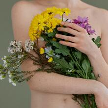  Nude