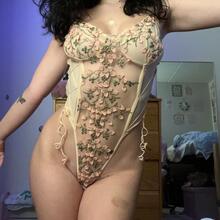  Nude