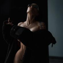  Nude