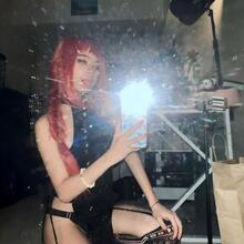  Nude