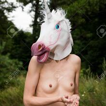  Nude
